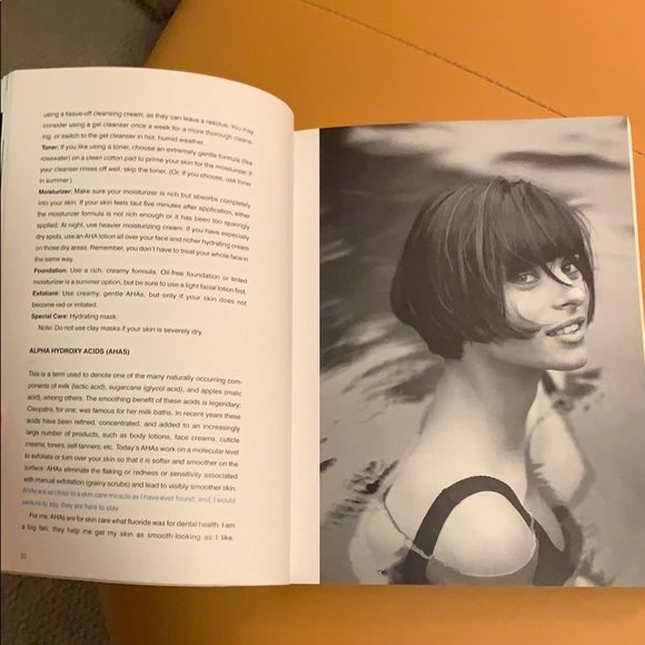 Bobbie Brown Beauty book - Picture 2 of 4